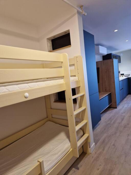 Cap Corniche - Agreable Bord Apartment *